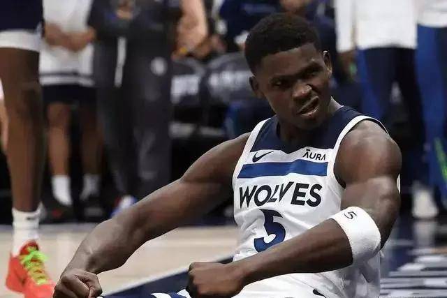 🏀赫夫失绝杀罚球 小卡28+8关键投篮助快船24分逆转步行者